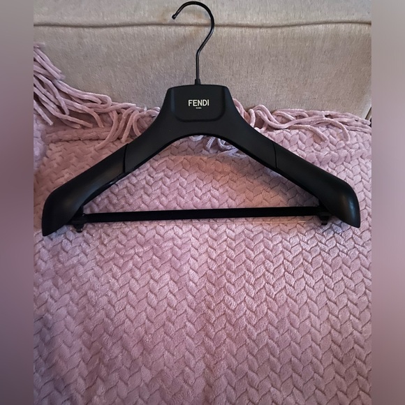 ❤️ NEW FENDI Large Hanger black with logo - Picture 2 of 6